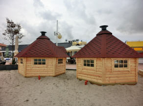 Grillhütten vom Strand aus gesehen